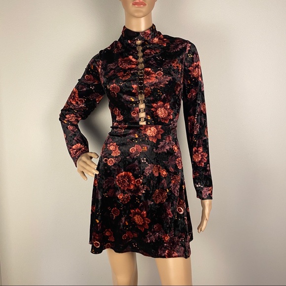 NEW TOPSHOP FLORAL VELVET SKATER DRESS - Picture 2 of 8